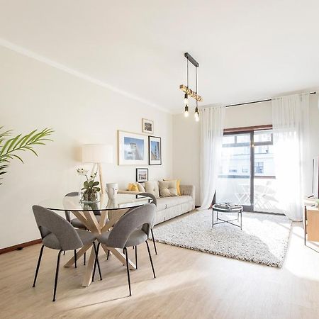 2Br Flat In Bonfim W/ Ac & Balcony By Lovelystay ポルト エクステリア 写真