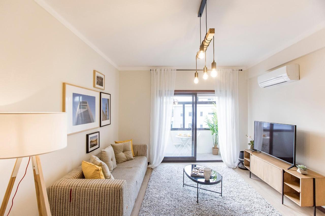 2Br Flat In Bonfim W/ Ac & Balcony By Lovelystay ポルト エクステリア 写真