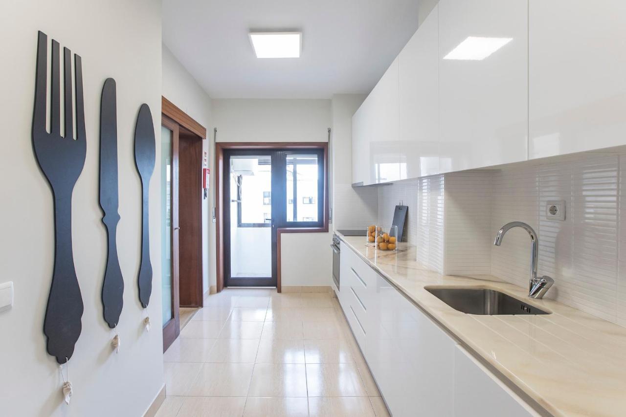 2Br Flat In Bonfim W/ Ac & Balcony By Lovelystay ポルト エクステリア 写真