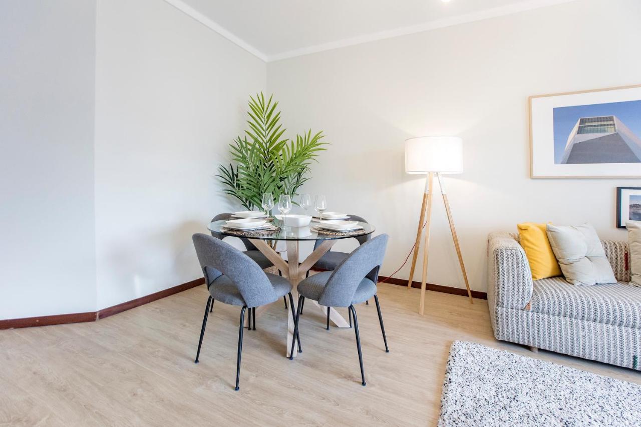 2Br Flat In Bonfim W/ Ac & Balcony By Lovelystay ポルト エクステリア 写真